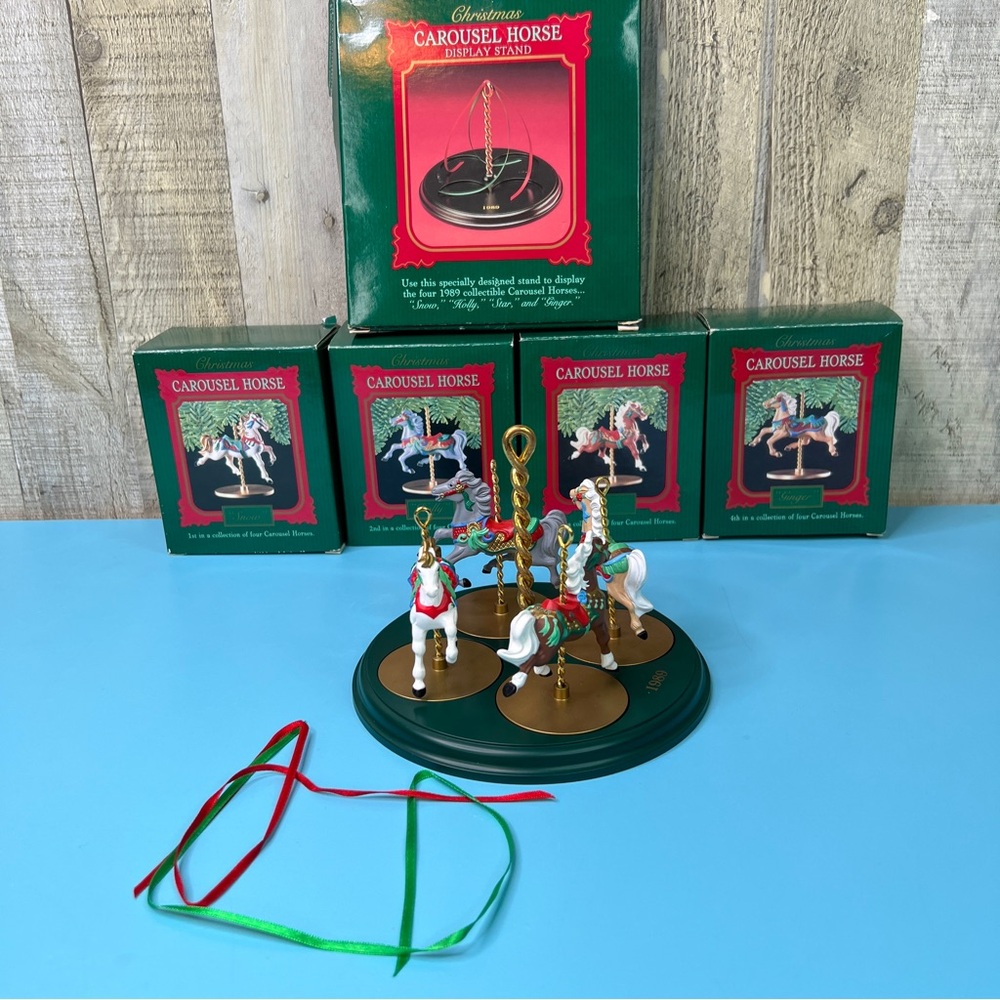 Hallmark 1989 Carousel Of 4 Horses and Display Stand 
Holly, Snow, Star & Ginger